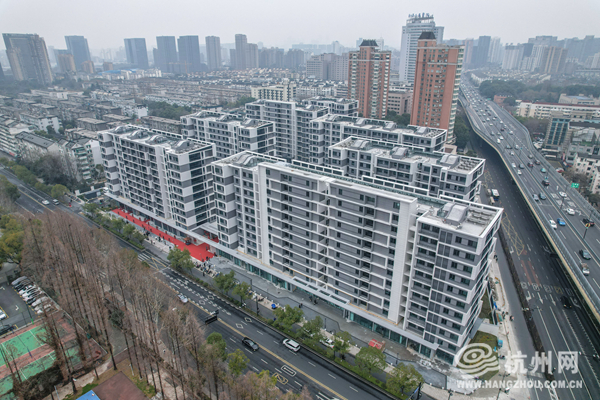 杭州首个“原拆原建”自主更新小区浙工新村今日交房 曾经的危旧房变身品质家园