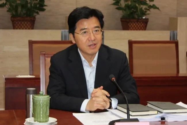 检察机关依法对杜玉波涉嫌受贿案提起公诉