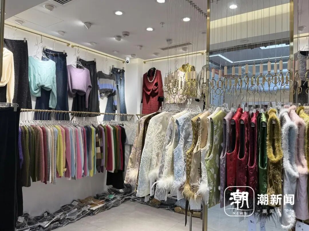 厚实的秋装已上新。记者 戴佳轶 摄