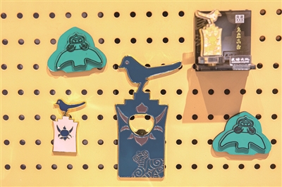 “鸟立高台”文创产品