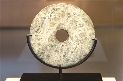 良渚博物院,刻鸟立高台符玉璧。