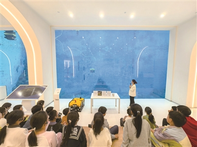 “深海医生”水下机器人