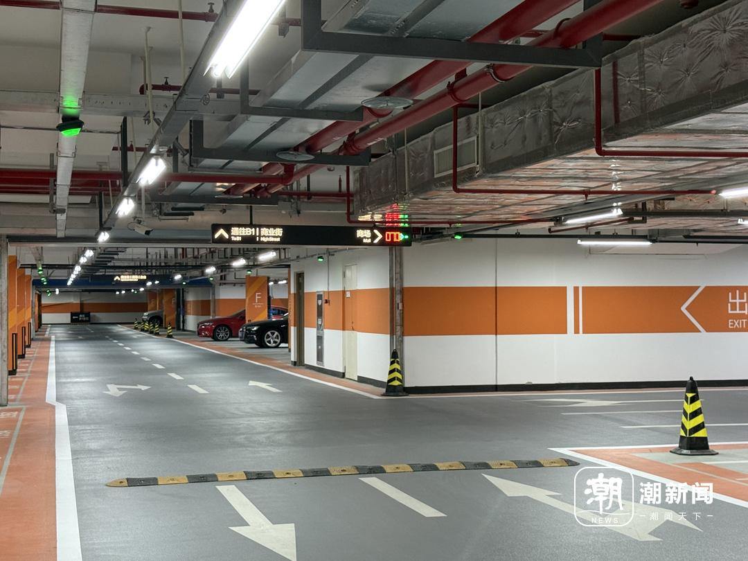 直角转弯。记者 章然 摄