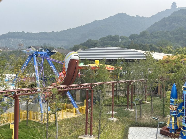 从太空漫步的视角,能看到乐园的全貌