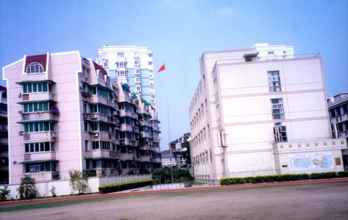 2000年,卖鱼桥小学与宝庆桥小学合并