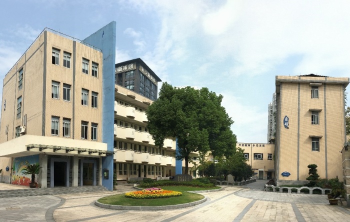 2005年,拱墅区教育局决定:成立杭州市卖鱼桥小学教育集团