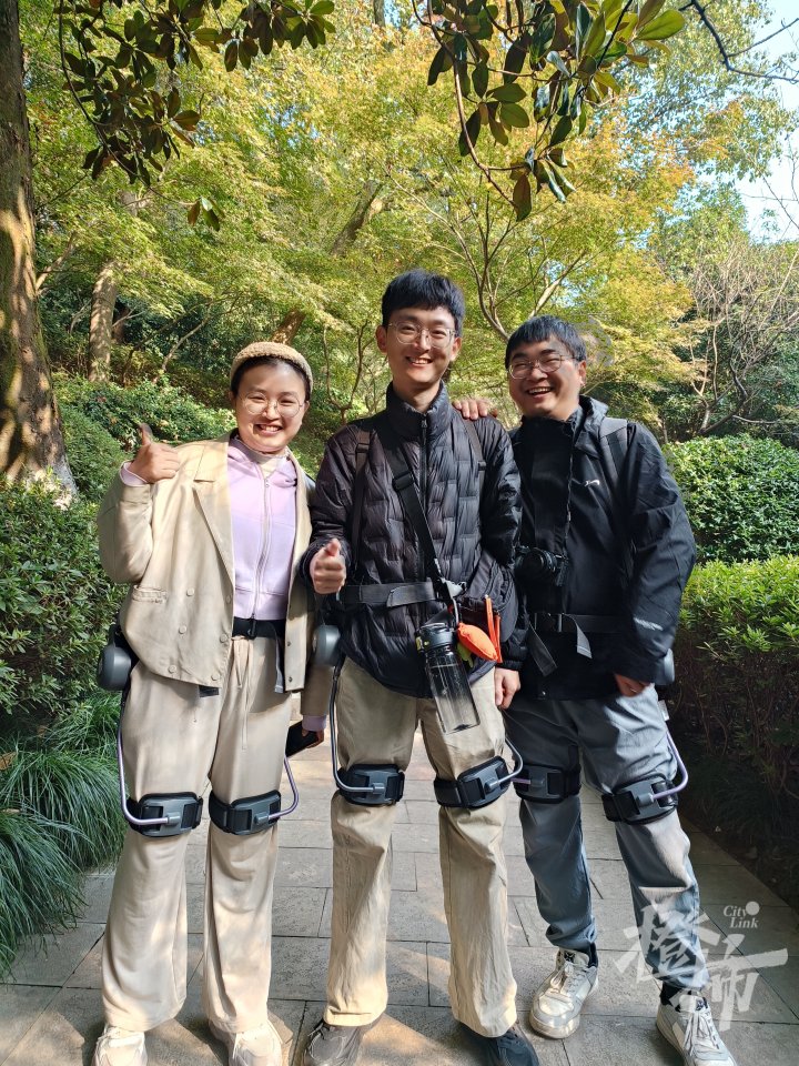 左起:小兰、小韩、小李