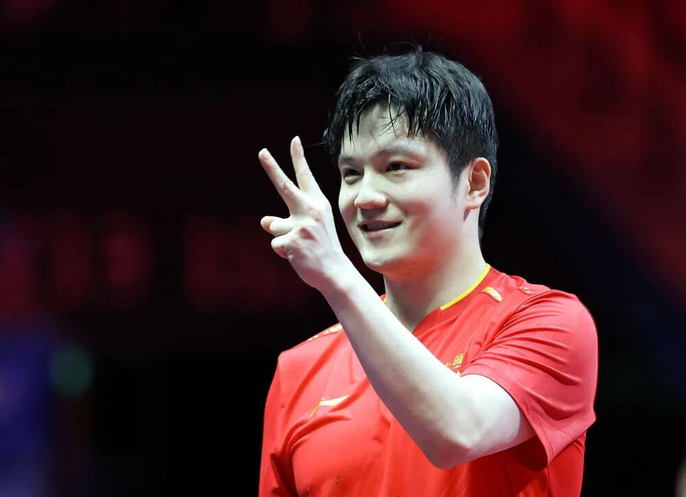 △ 11月16日,上海队选手樊振东庆祝获胜。新华社记者 刘续 摄