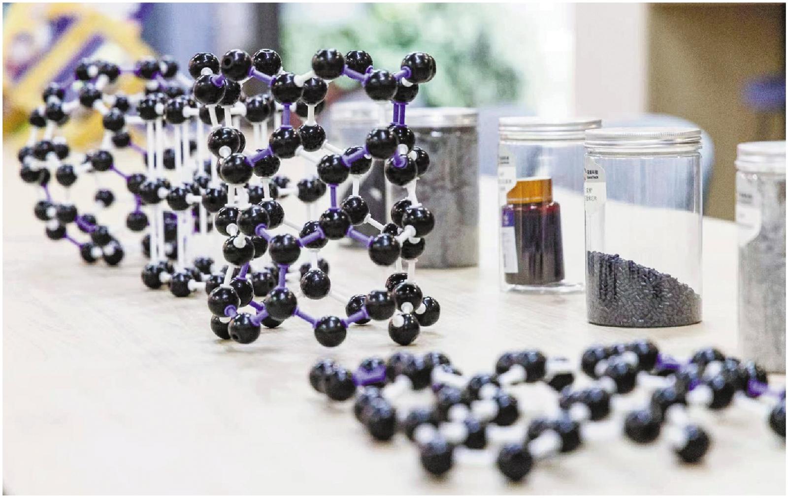 一片薄膜、一根纤维、一点粉末的背后,撬动的是一个千亿级的产业。