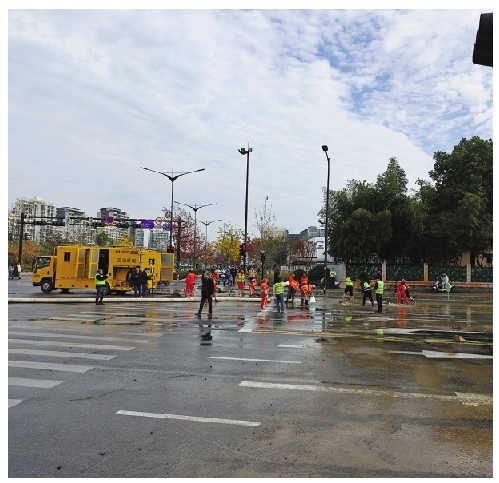 排水车正在作业。