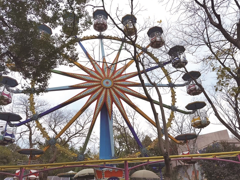 摩天轮全景。记者 顾心言 摄