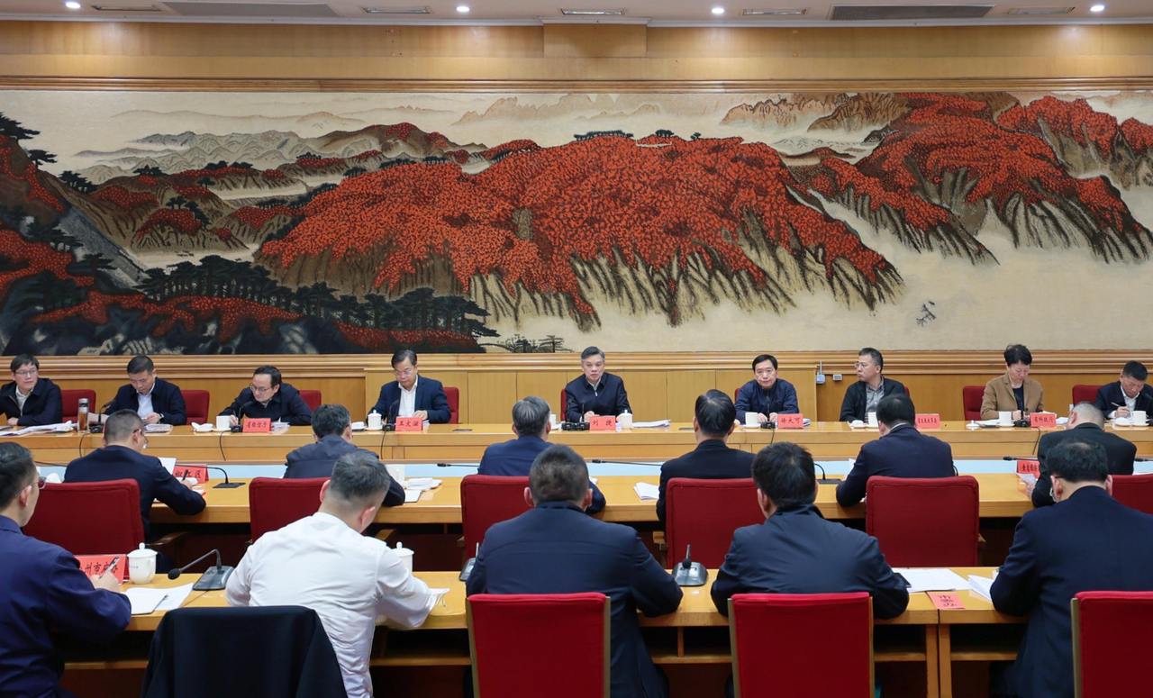 调研期间,刘捷主持召开专题座谈会,听取台州各开发区情况汇报,研究有关工作。潮新闻记者陆乐摄