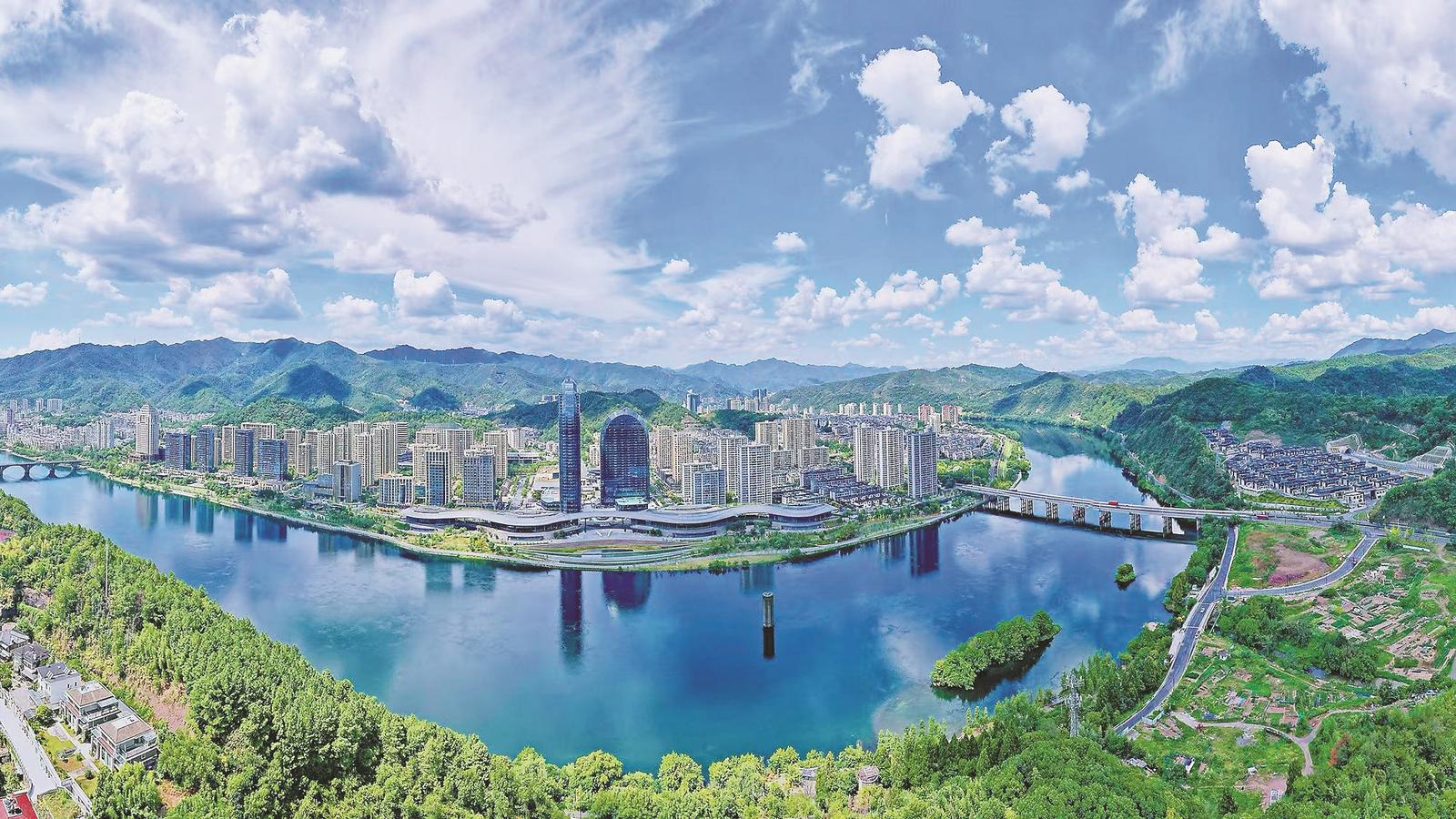 建德城区航拍。李胜炜 摄