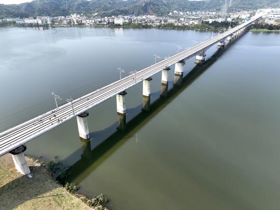 漩门湾特大桥。 李志威 摄