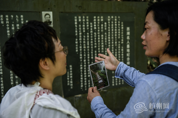 郭为民和冯慧川专门为这条包含特殊意义的石板路拍了照,打印了出来 配图12