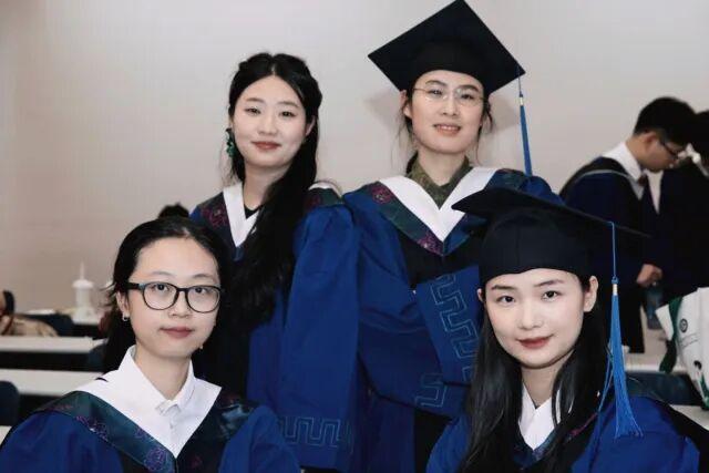 左起:徐炜璐、陈佳、徐欣媛、周云云
