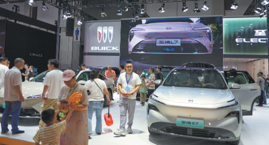 Members of the public visit the Buick booth at the 2026 China Mobility Show in Hangzhou, Zhejiang province, on June 20. CHINA DAILY