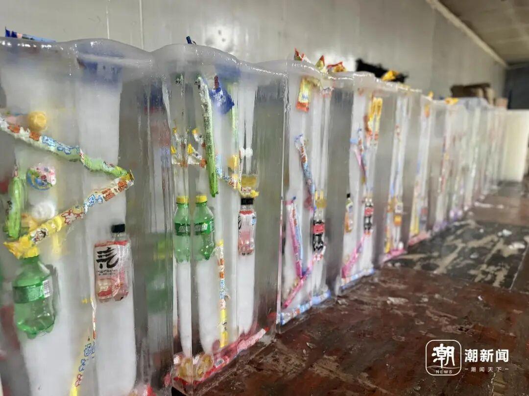 冰库里的定制冰块。章然 摄