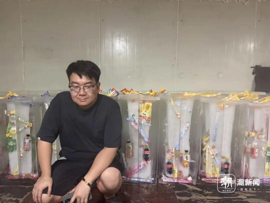 孙超和定制冰块。章然 摄