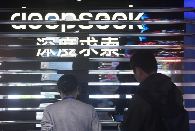 People learn about AI model DeepSeek at a fair themed on AI technologies in Hangzhou, east China's Zhejiang Province, May 4, 2025. (Photo by Long Wei/Xinhua)