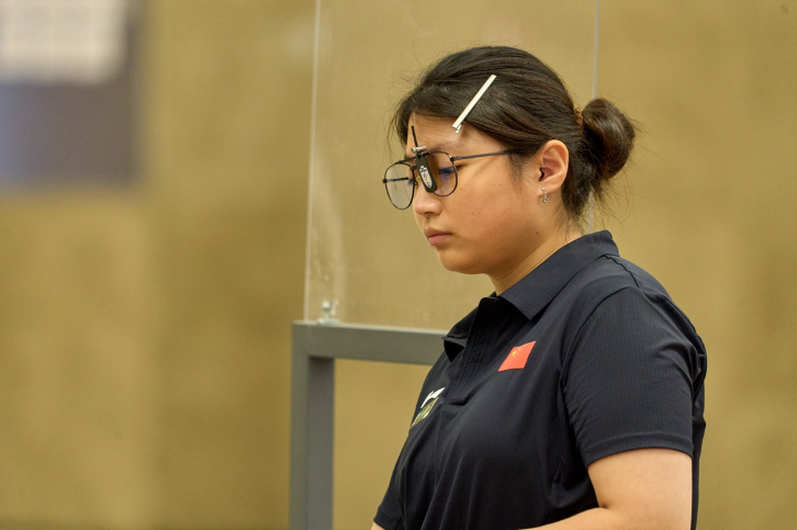 China's Zhang Yueyue prepares to take a shot in the women's 25-meter pistol final at the ISSF World Cup in Hangzhou, east China's Zhejiang Province, July 27, 2026. /ISSF