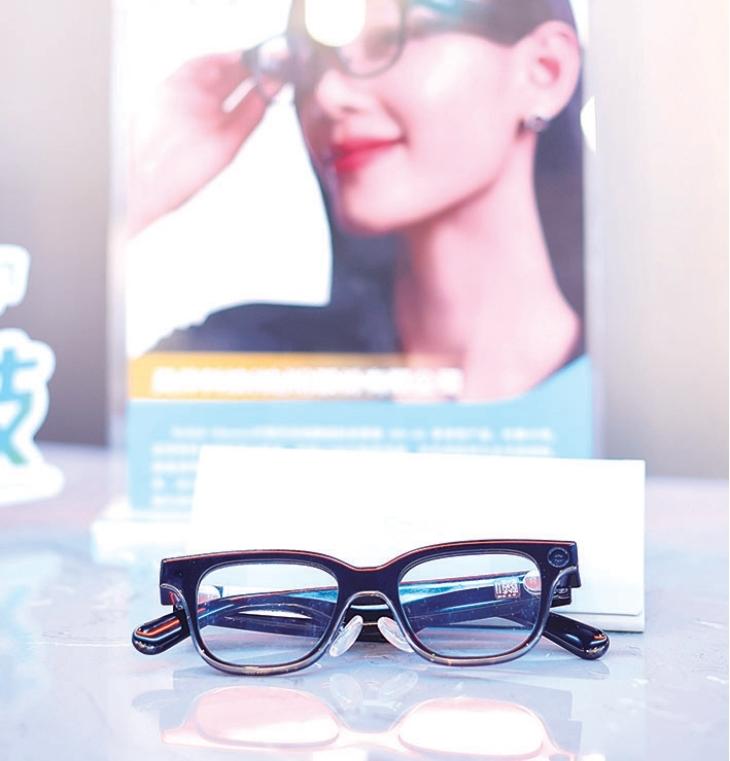 乐奇AR眼镜 Rokid Glasses 记者 江玥 摄