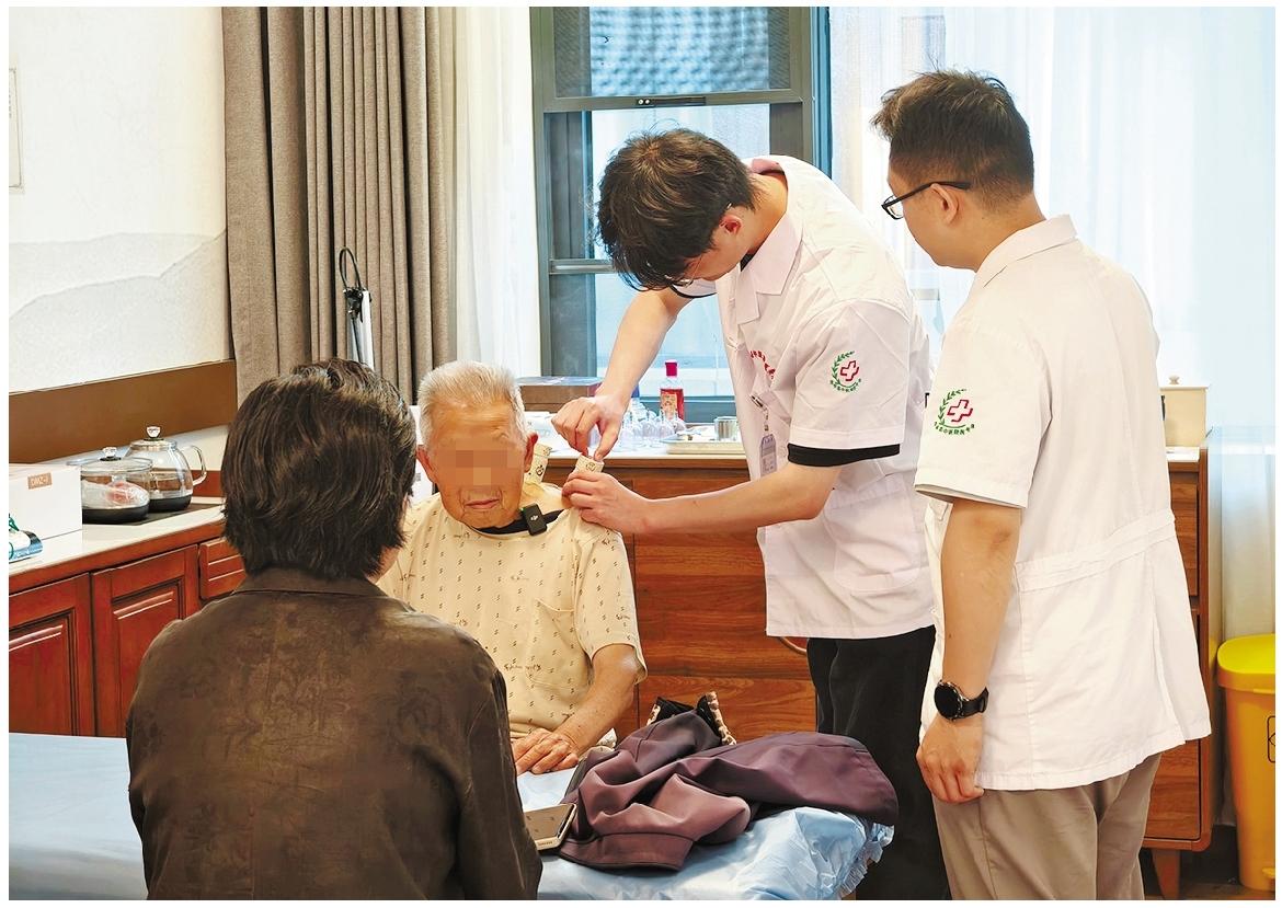淳安县中医院专家定期下沉下姜村中医阁。市卫生健康委供图