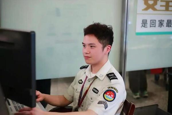 Wang Jin, a staff member at Hangzhou Xiaoshan International Airport in Zhejiang Province. (Photo: People's Daily) HZ5_副本.jpg